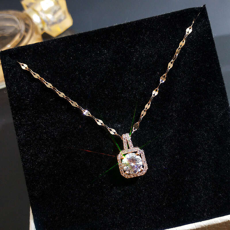 Long style personalized for women, Korean version, internet famous collarbone chain, 2025 new trend, simple and versatile zircon pendant necklace