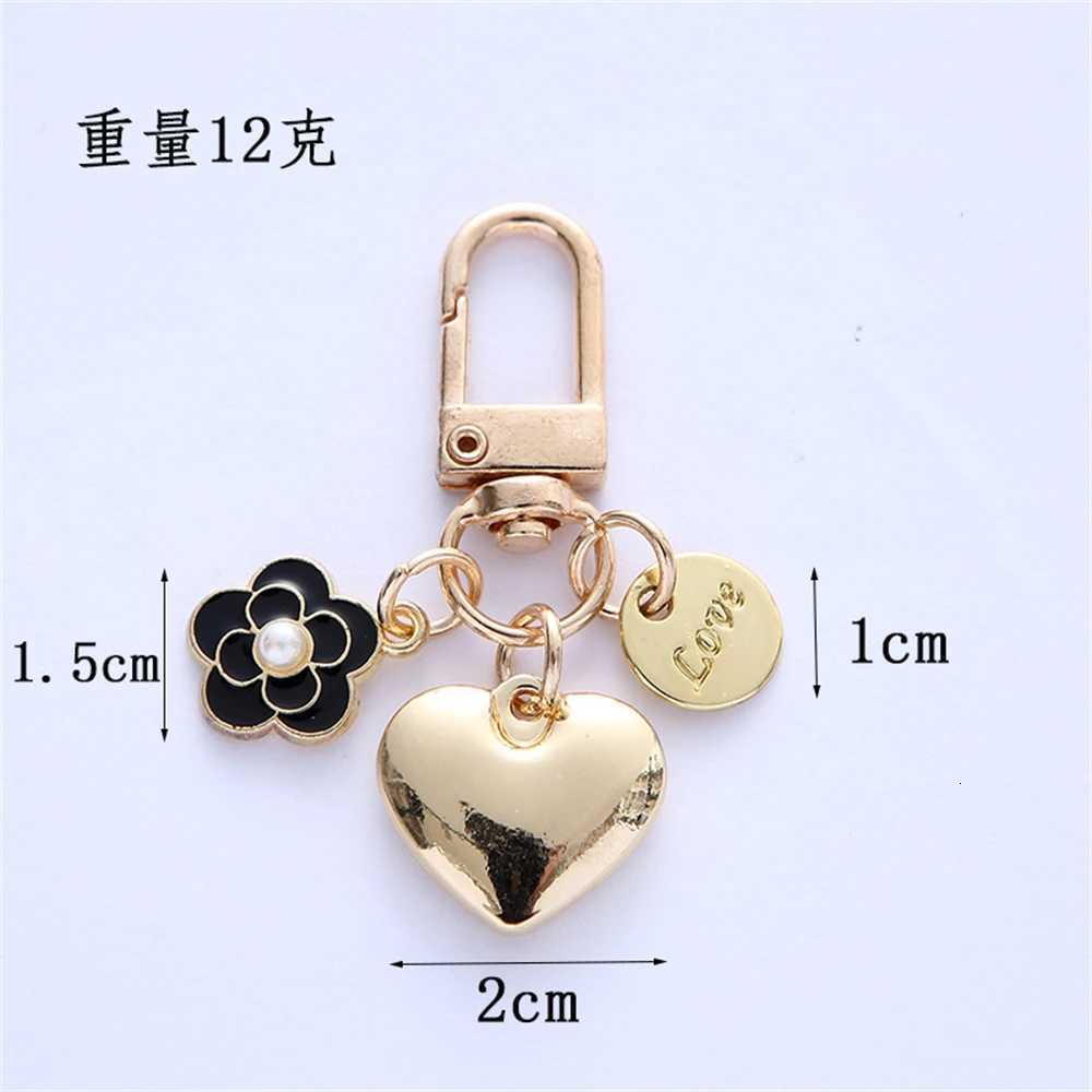 New Metal Heart Keychain Fashion Camellia Letters Round Pendant for Women Girls Headphone Case Accessorie Bag Trinket Party GiftT251127