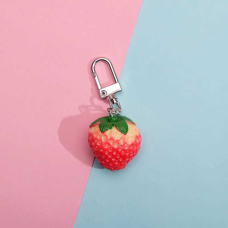 5pcs Simulation Tomato Strawberry Keychain Fashion Key Chain Bag Charm Bags Ornament Car Phone Decoration for Women Girls GiftsT251127