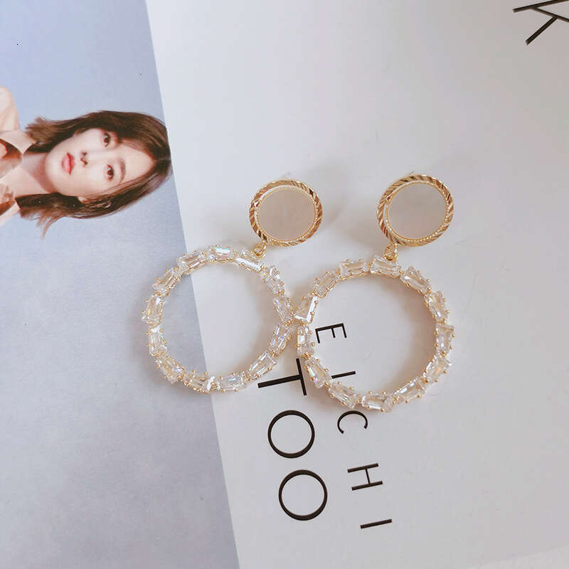 2025 New Trendy Korean Style Circle Internet Celebrity Fashion Earclips No Earholes Exaggerated Sier Needle Earrings