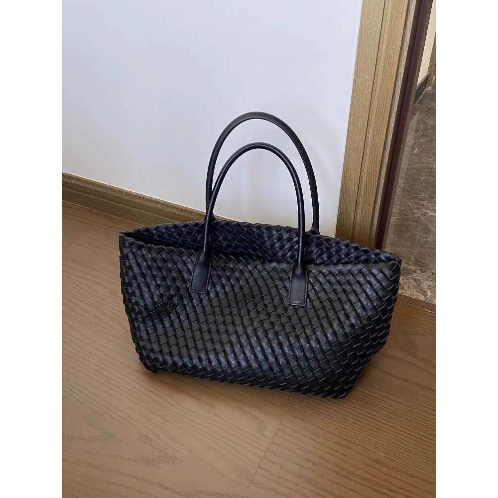 Summer Large Capacity Hand Woven For Women New High Quality Texture Simple Commuter Handheld Shoulder Bag