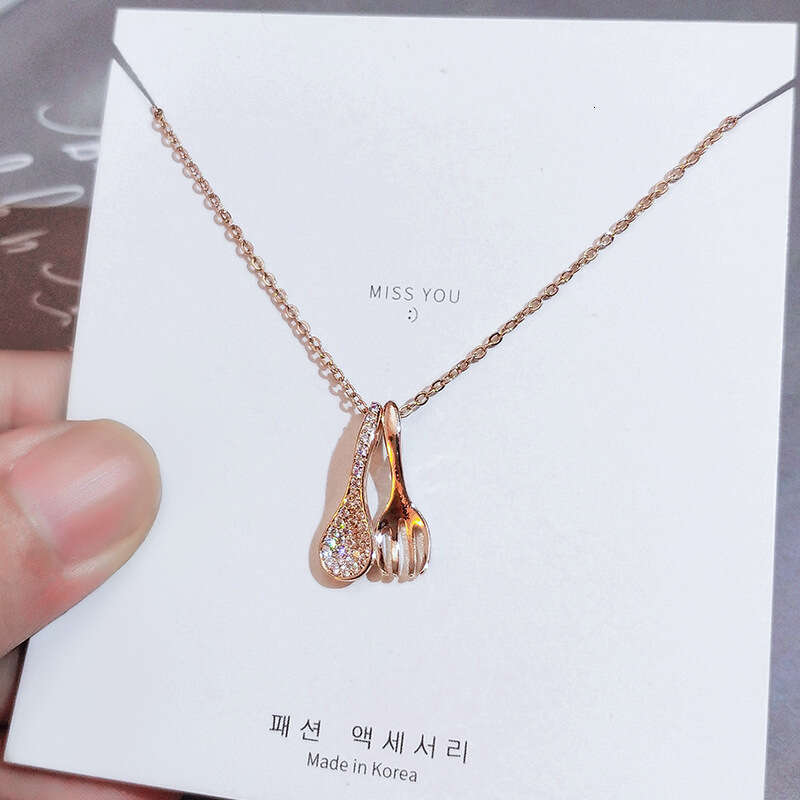 Light urious temperament that can be eaten is a blessing necklace for women's fashion, niche design, internet celebrity collarbone chain, ins, si