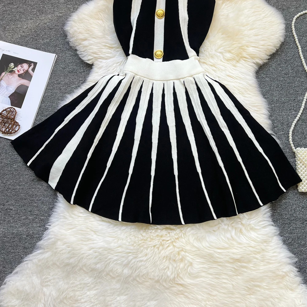 YuooMuoo fashionable and sexy strapless knitted dress for women elegant white and black patch work ultra-thin waist pleated party dress 250427