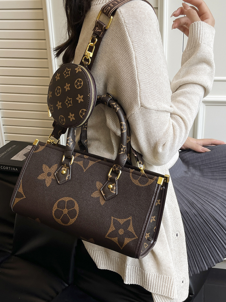 new Free delivery designer bag Fashionable comfortable simple handbag casual daily commuting bag