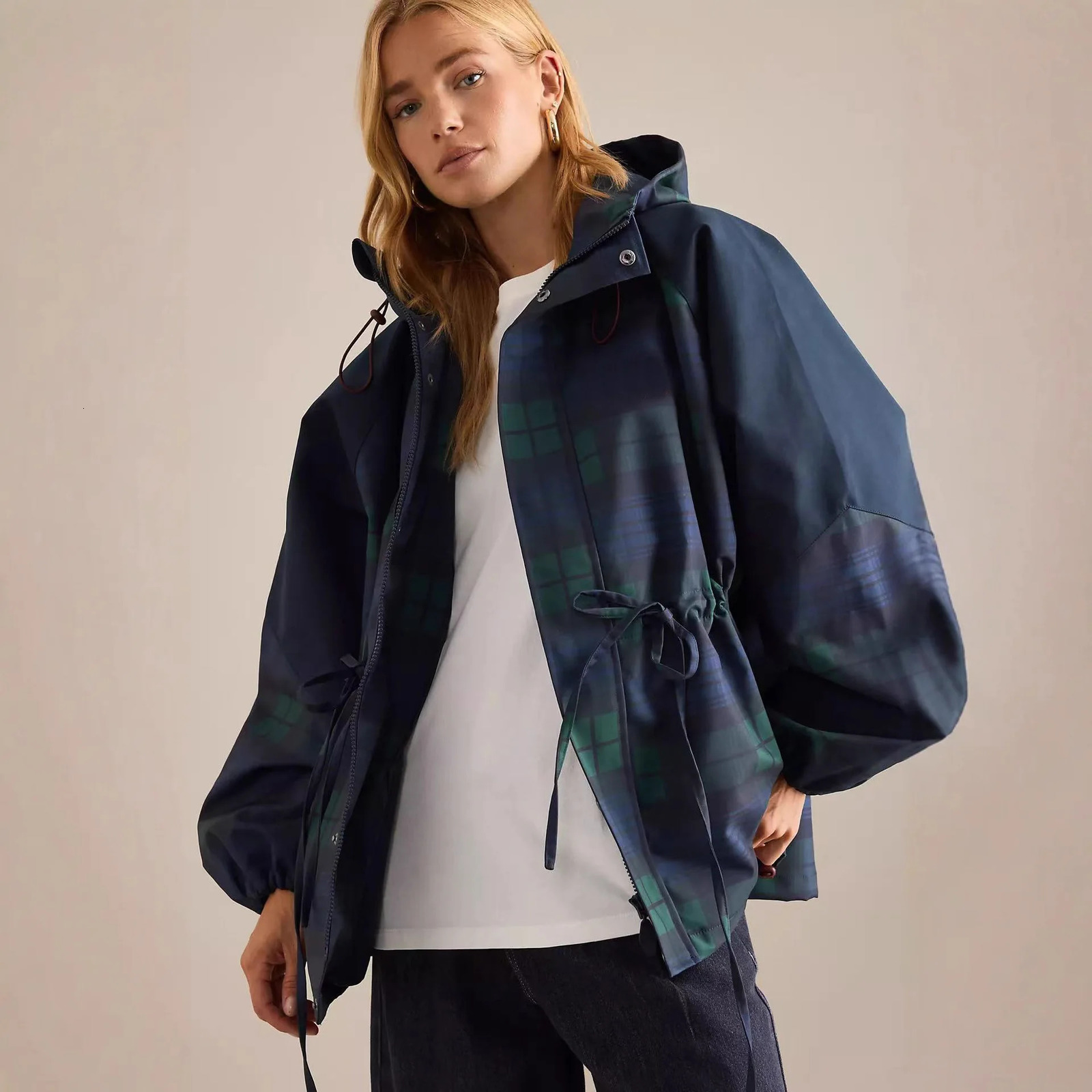 Autumn and Winter Retro Plaid Standup Collar Drawstring Waist Womens Jacket Short Fashionable Hooded Loosefit Windbreaker 251126