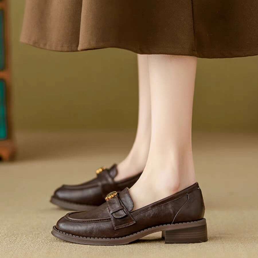 Soft Sole Retro Round Toe Loafers for Women New Camellia Slip-On Leather Shoes Spring Autumn British Style Versatile Flats