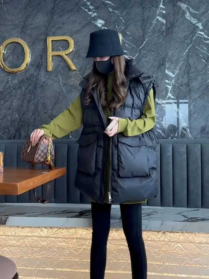 Women Winter Down Cotton Vest Jacket 2025 New Women Thick Warm Waistcoat Sleeveless Vest Coat Women Hooded Outer Wear Vest CoatT251128