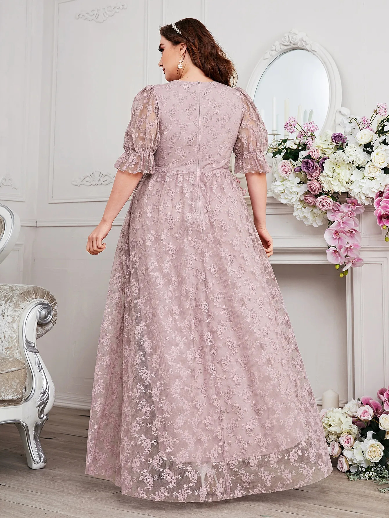 Curved womens lace evening gown Vneck sleeveless dress suitable for summer weddings plus size 25428