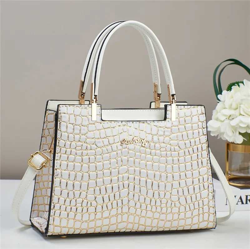 Classic Retro Women Shoulder Bag Large Capacity Crocodile Pattern Crossbody Bag Luxury Brand Designer Handbag Commuting Tote Bag K251128