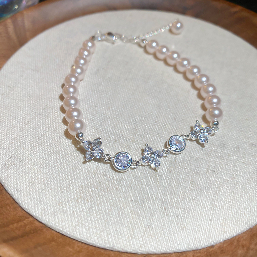 Super Sparkling Zircon Pearl Beaded Flower Round Pendant Elegant Bracelet Light Luxury High-end Hand Accessories for Women - view 4