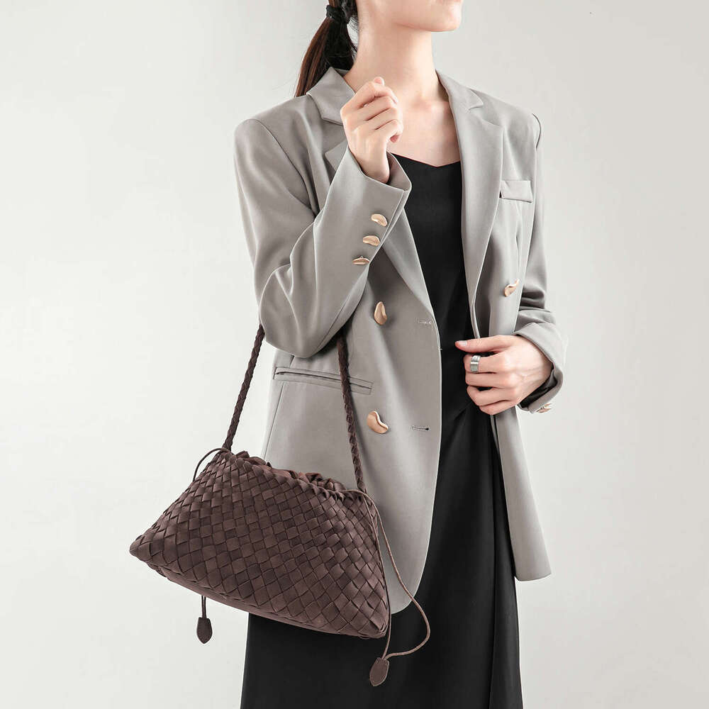 New Handmade Woven Single Shoulder Underarm Autumn Winter Matte Small Boat Bag French Retro Basket Mother Handbag