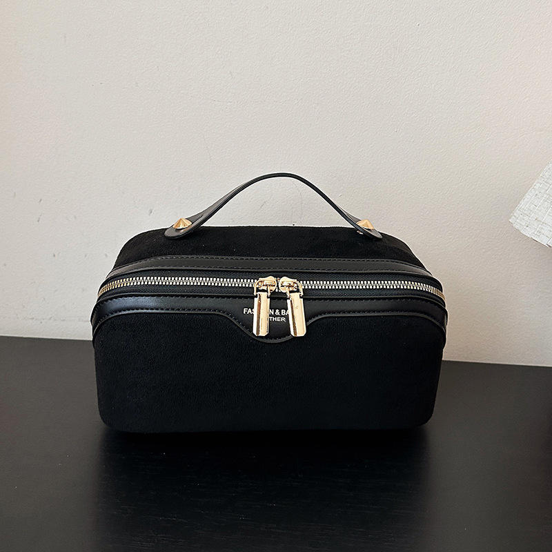 2026 New Luxury Free Shipping Large Capacity Makeup Bag Portable Travel Waterproof Toiletry Organizer Handbag Leather Cosmetic Bag Travel Storage Pouc