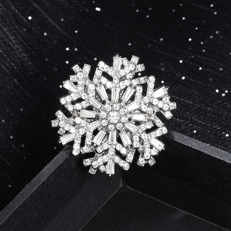 2026 New Snowflake High-End Niche Three-Dimensional Premium Brooch Suit Jacket Coat Pin Accessory
