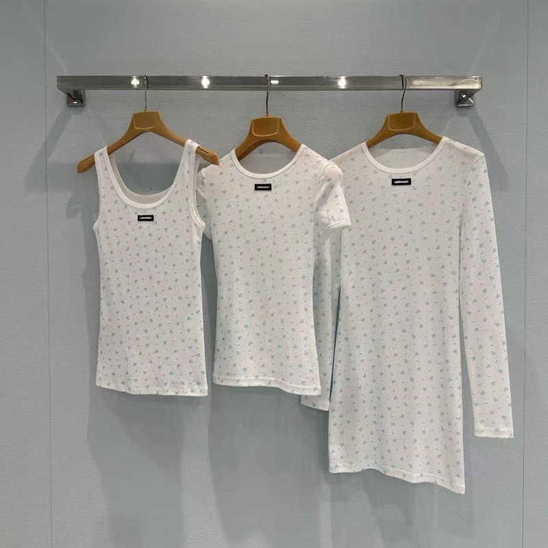 Women's T-Shirt Des… - image