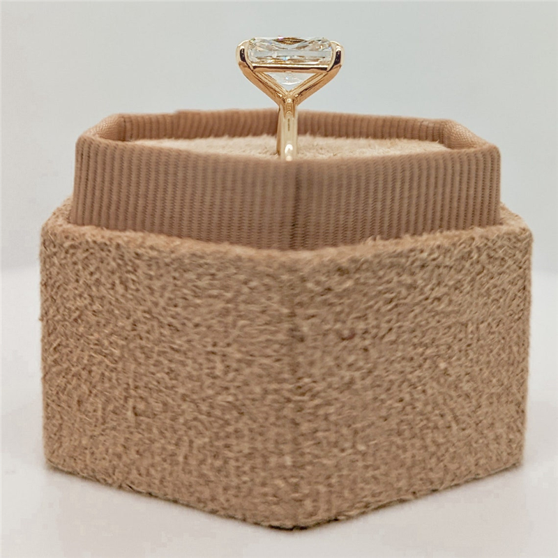 Jewelry 18K Yellow Gold Elongated Cushion Cut 4.0 Carat Lab Grown Diamond Solitaire Womens Gold Ring IGI Certificate Gold Ring For Women