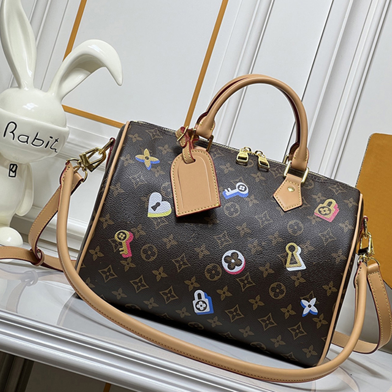 Luxurys Designer Fuzzy Teddy Soft P9 30cm Pillow bag Women Plush Cross-body traveling Shoulder bag Winter Teddy handbags Classic bandouliere tote bag Weekend Bag