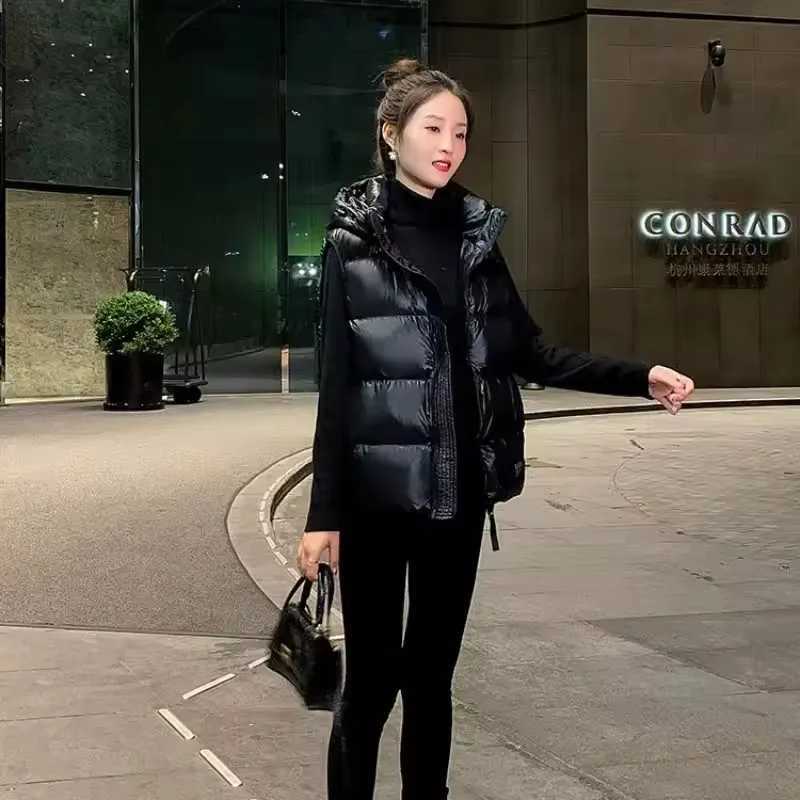 Detachable Hood Down Vest Womens Short Puffer Outwear 2025 Autumn Winter New Fashion Loose Thick Warm Puffer Waistcoat FemaleT251128