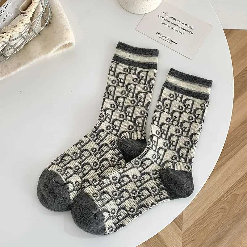 1 Pair Autumn Winter Wool Warm Socks Women French Style Letters Pattern Solid Color Middle Tube Socks Breathable Wholesale J251128