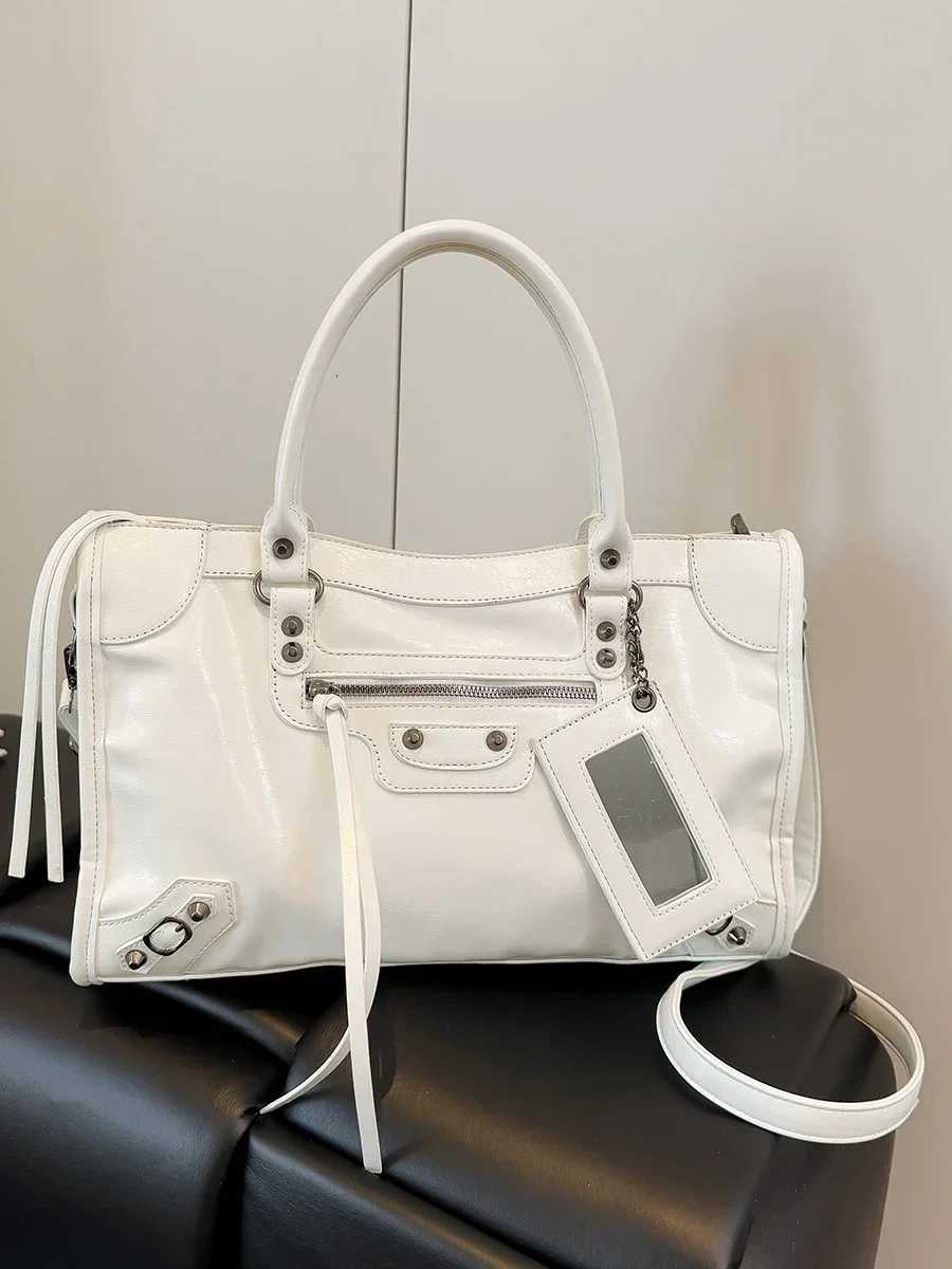 Durable Womens Messenger Bag Premium Leather Crossbody Shoulder Handbag Ladies Tote Purse For Travel Outings K251128