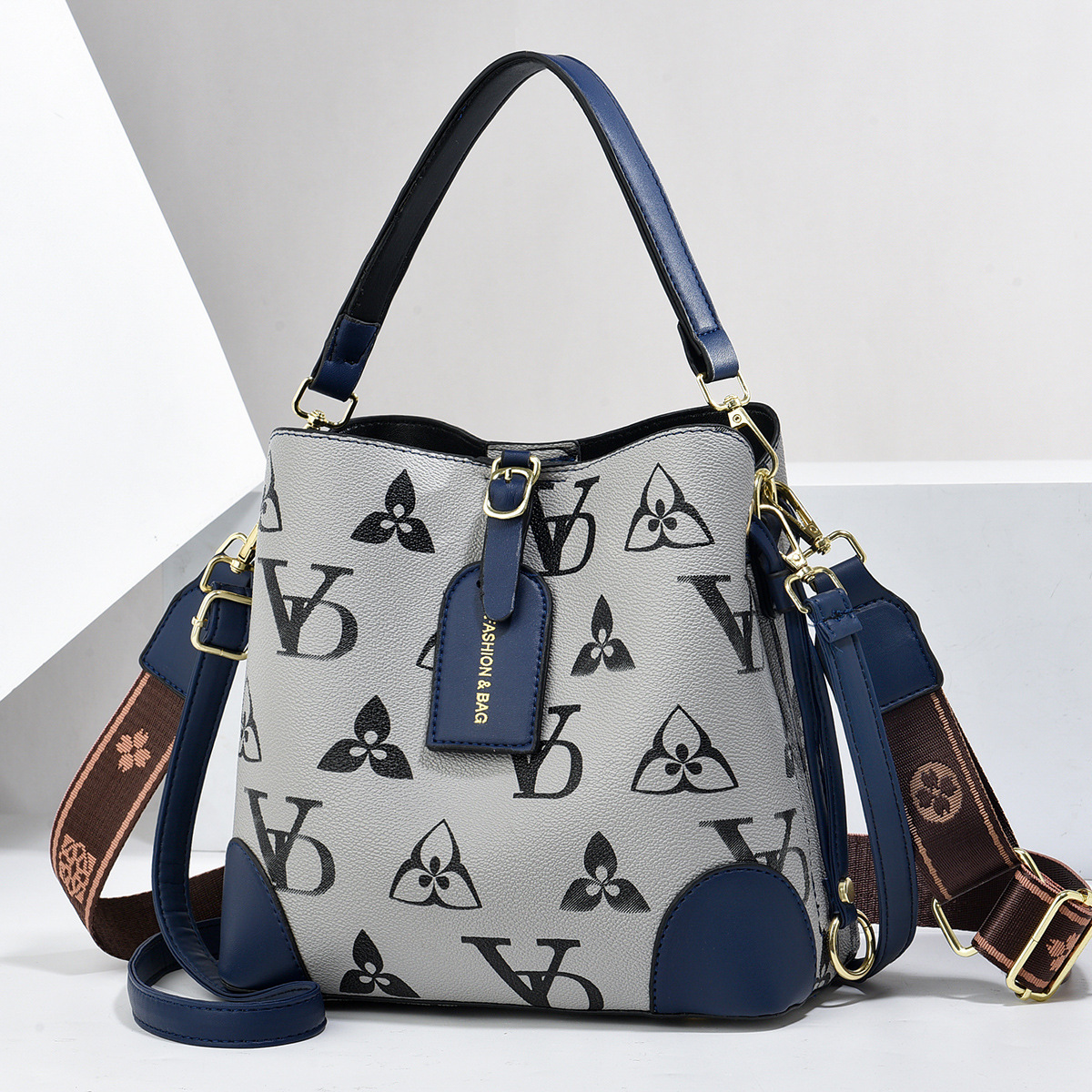Free Shipping 2025 New design Classic Large Capacity Fashion Women Tote Bag Hot Selling Trendy Shoulder Bag Letter Print Bucket Bag