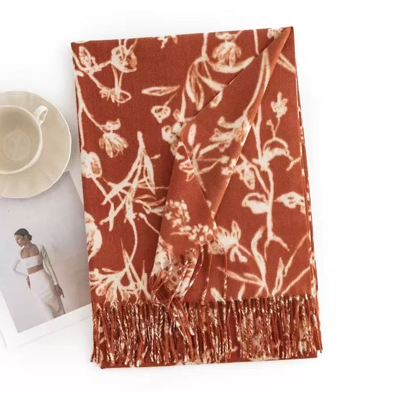 T573 new couple cashmere scarf female cream sweet girl style autumn and winter printed scarf neck