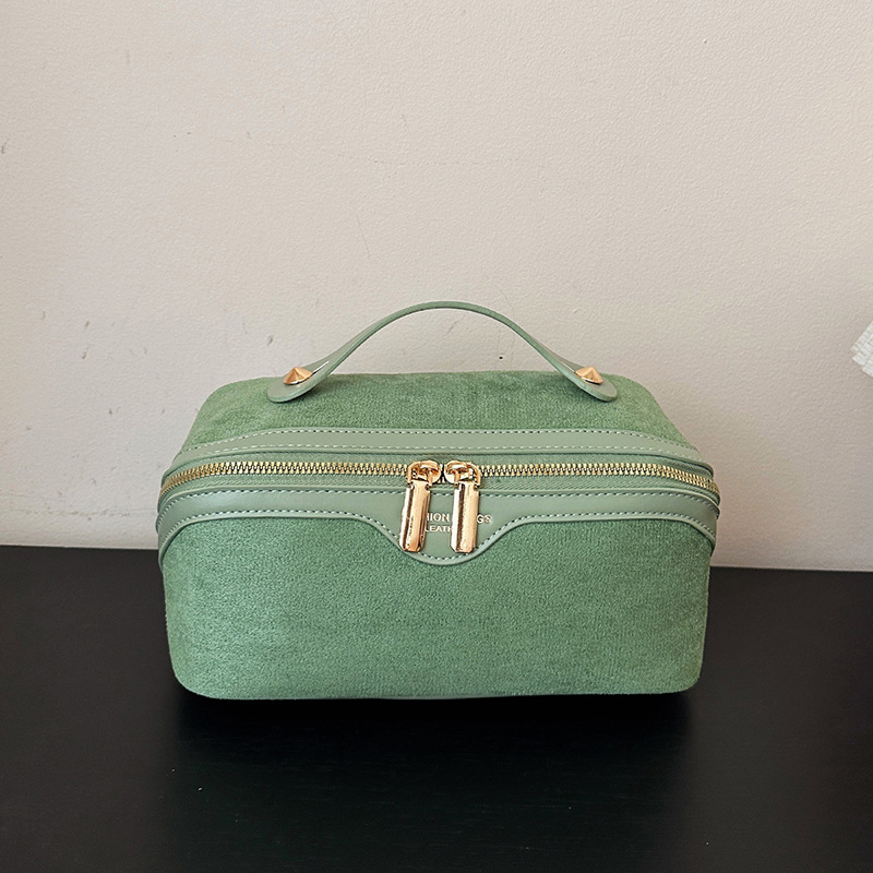 2026 New Luxury Free Shipping Large Capacity Makeup Bag Portable Travel Waterproof Toiletry Organizer Handbag Leather Cosmetic Bag Travel Storage Pouc