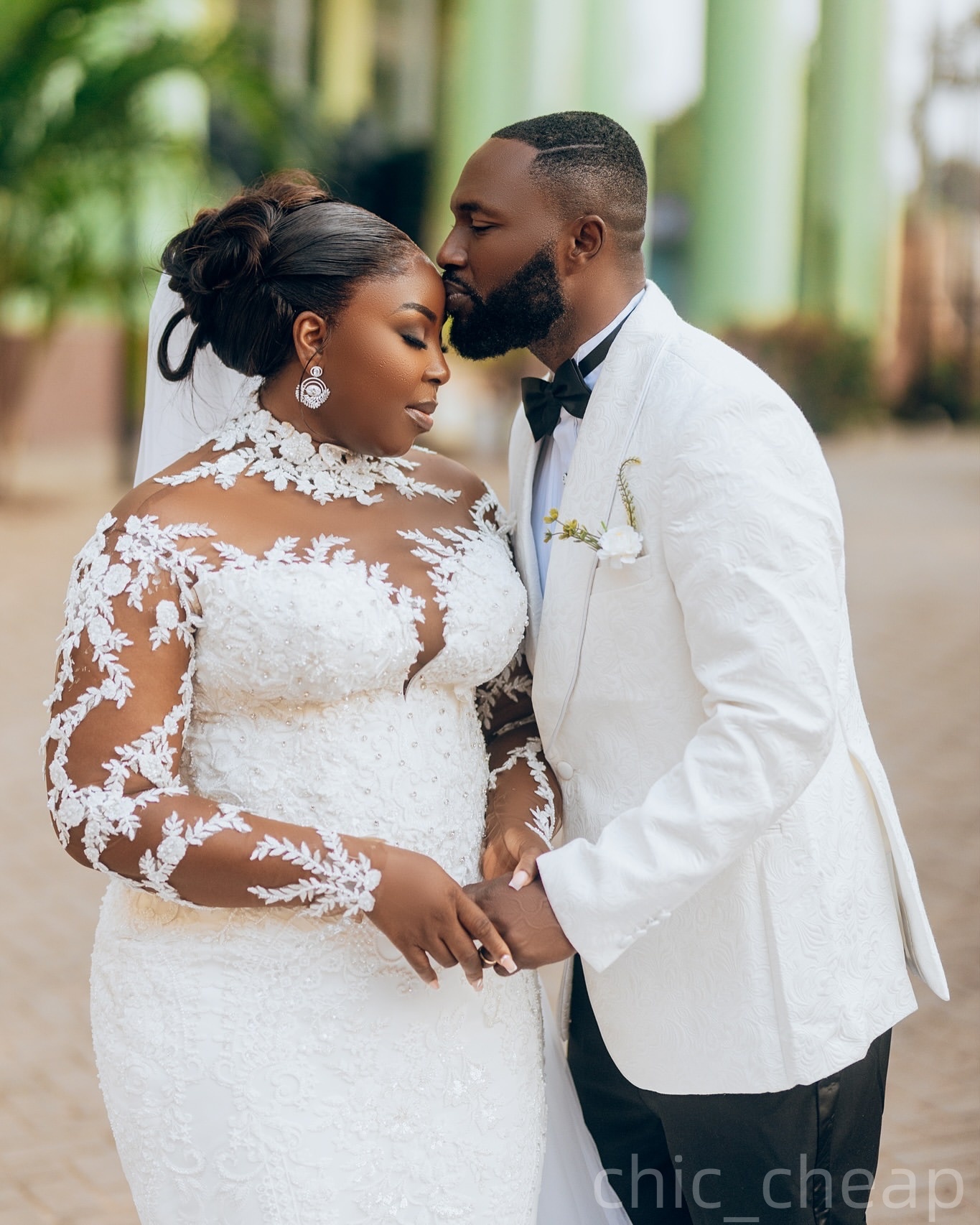 2025 Oversize Aso Ebi Plus Size White Wedding Dress Lace Beaded Full Sleeves Sheer Neck Satin Bridal Gowns Dresses ZJ055
