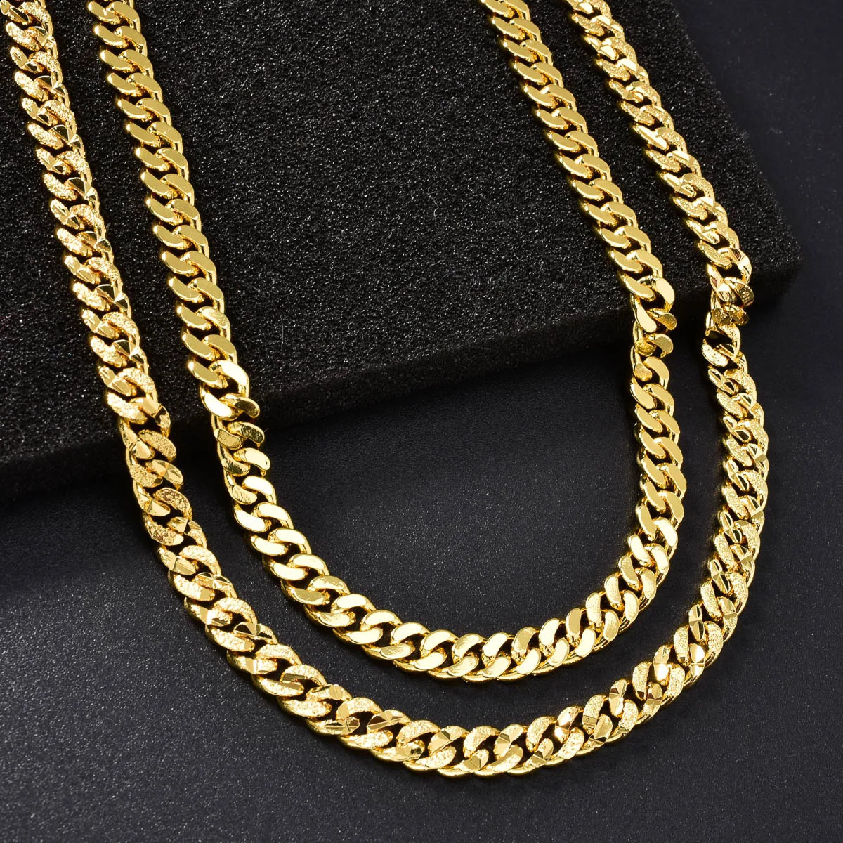 Italian 750 Cuban Chain Necklace For Men And Women Gold-Plated Hip-Hop Punk Suitable For Parties Year Jewelry 250427