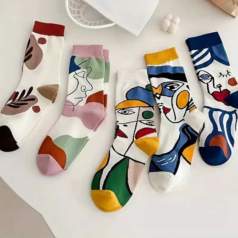 5 Pairs Elegant Cartoon Graffiti Women Tube Socks Fashionable Oil Painting Art Printing Soft Comfortable Breathable Casual Socks J251128