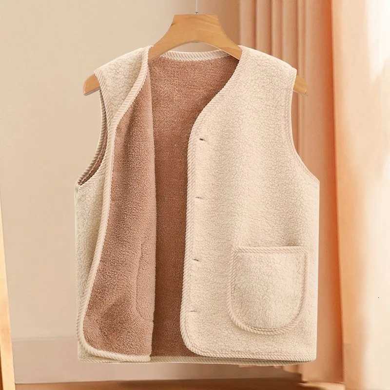 Winter Warm Fleece Vest for Mom Thickened Lamb Wool Waistcoat Outerwear for Elderly Women Autumn and Winter Plus Size InsulatedT251128