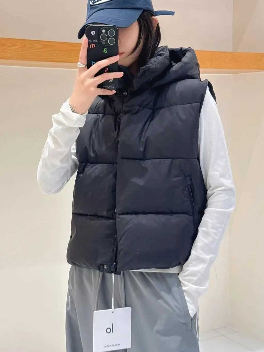 Autumn Winter Cotton Vest Women Stand-up Collar Hooded Jacket Sleeveless Casual Sports Zipper Warm Vests Thick Waistcoat WomenT251128