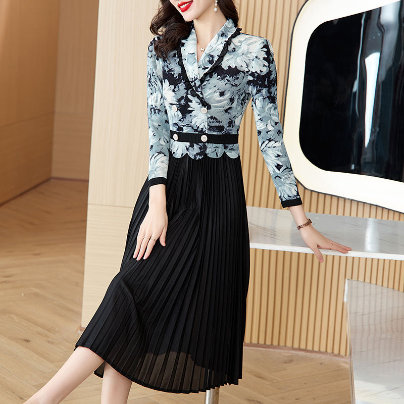Pleated 2025 large size women's early spring new fashion temperament v-neck waist slimming dress D02310