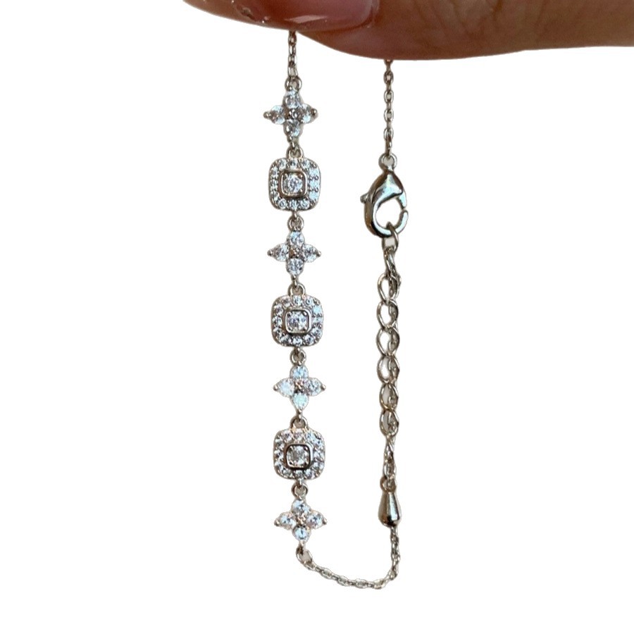 18K Real Gold Plated Zircon Square Flower Adjustable Exquisite and Beautiful Bracelet Light Luxury High-end Hand Accessories - view 9