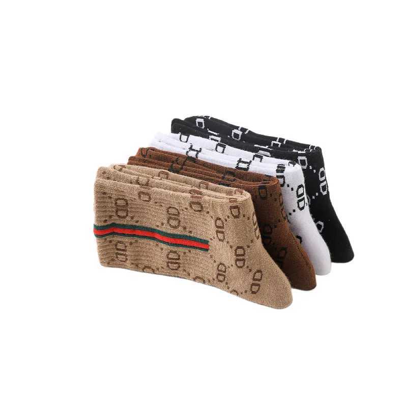 4 pairs of trendy brand couple socks Street style letter socks Versatile college style pile socks sports socks size 36-42 J251128