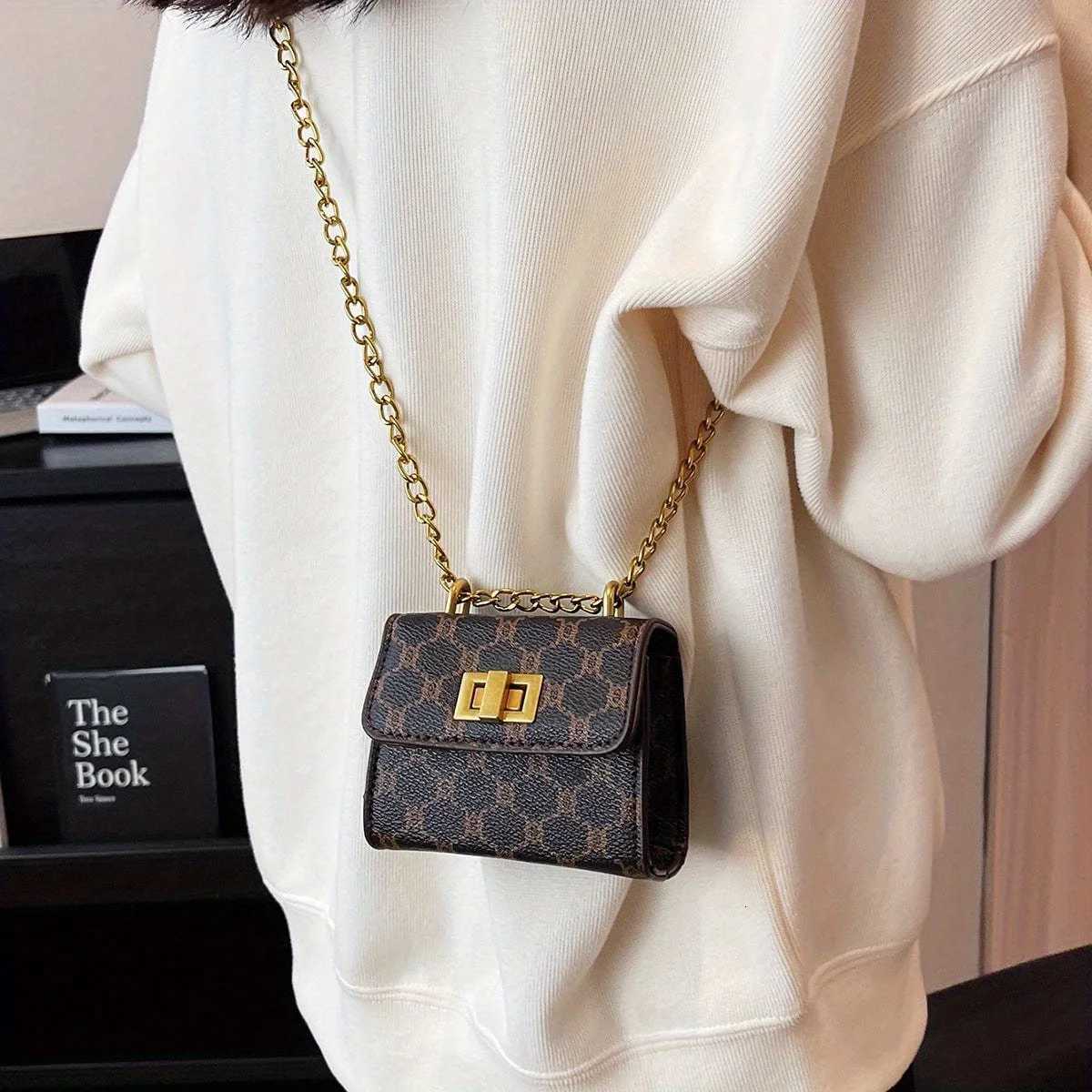 Designer Stylish Mini Crossbody Bag with Geetric Pattern Faux Leather Buckle Closure Painted Edge Detail Faux Leather Lining Purse Y251127