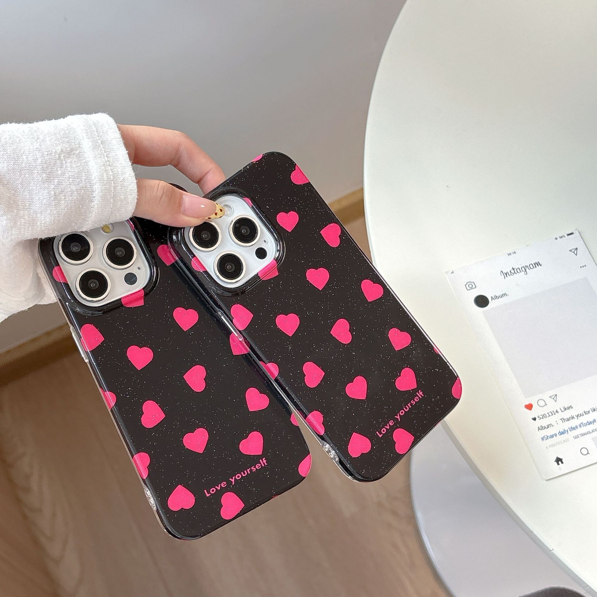 Black Background Heart Phone Case Suitable for iPhone 16/15/14 Pro Max Ins Glitter Half Cover New Model