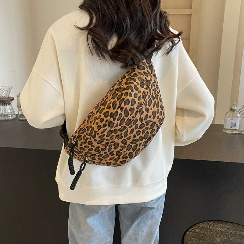 Fashion Leopard Print Waist Bag Street Trend Fanny Pack Woman Chest Pack Canvas Belt Bag Female Designer Shoulder Crossbody BagsT251128