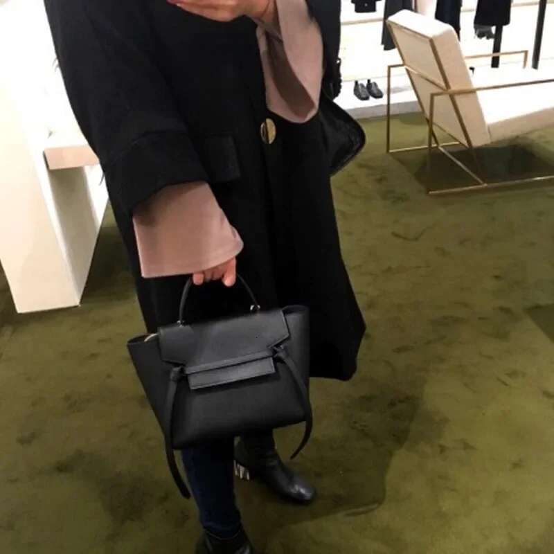 Free shipping designer bag 2025 New Dreamy Liu Luxury bag Wei Mu Cow Leather Shoulder Bag Vintage Style Single Strap Handbag With Inner Pocket Zipper 