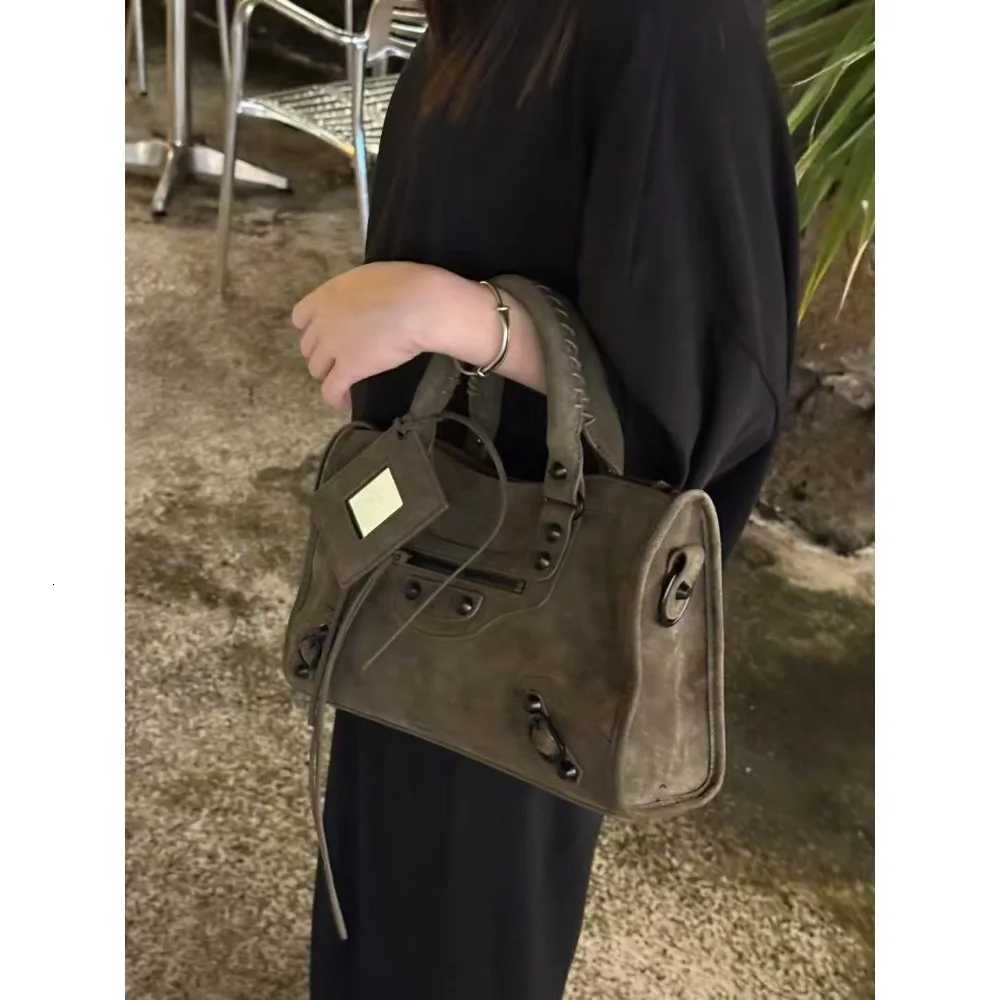 Premium Spice Bag 2025 New French Locomotive Bag Soft Suede First Layer Cowhide Crossbody Handbag Casual Sweet Cool K251128