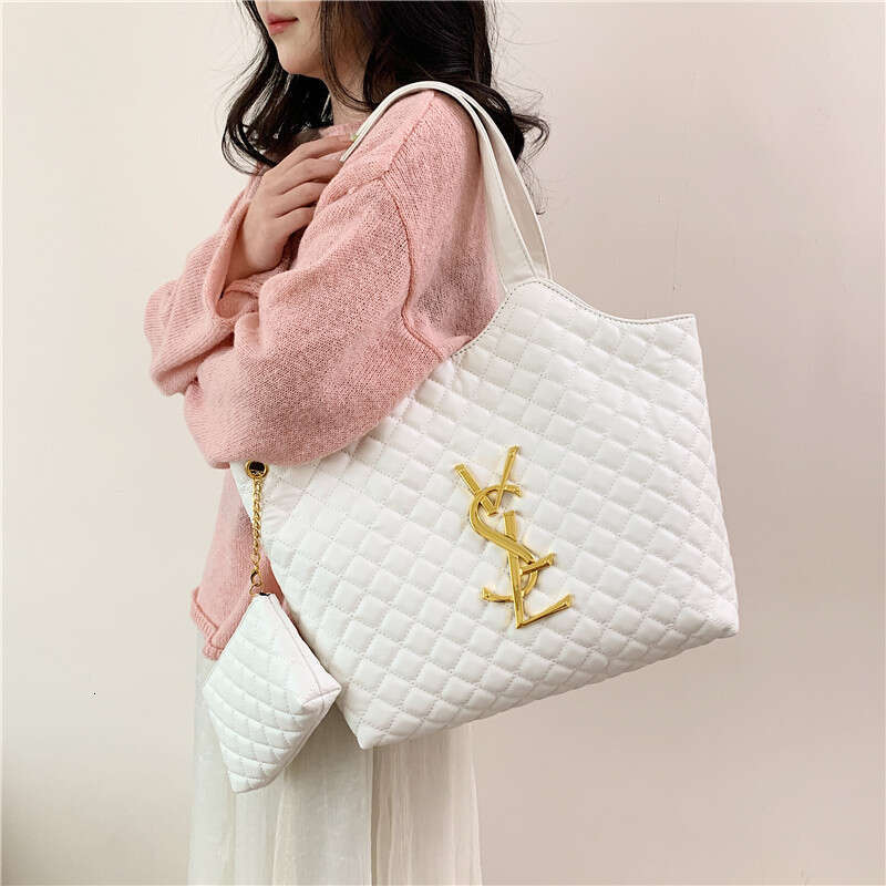 Women's 2024 New Korean Edition Niche Design Fashion Versatile Commuter Large Capacity Single Shoulder Handheld Tote Bag