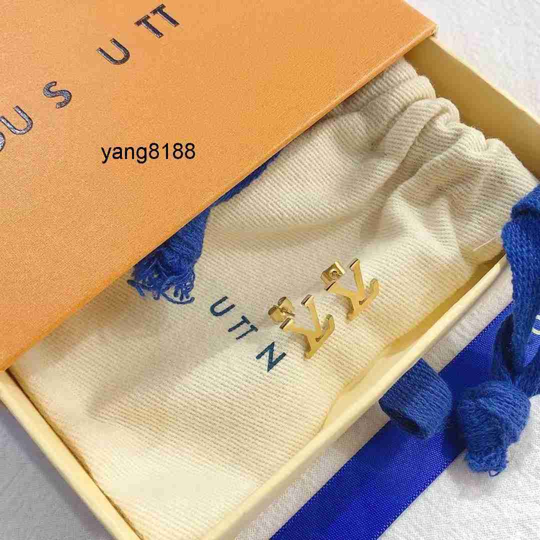 Louise Earrings 2025 Luxury Brand Jewelry designer earrings Simple Designer Stud Earring For Women Elegant Party Diamond Earrings lvness Bracelet