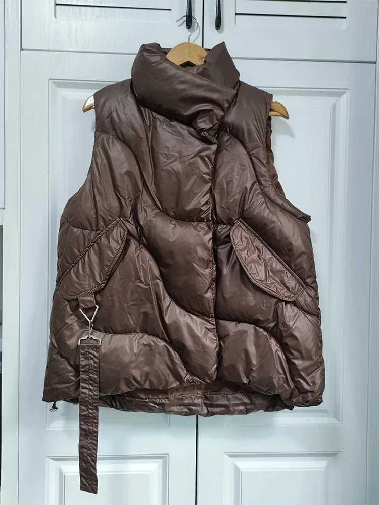 Winter Thicken Women Vest Korean Loose Warm Puffer Waistcoat for Women 2024 New Winter Sleeveless Jacket Female VestT251128