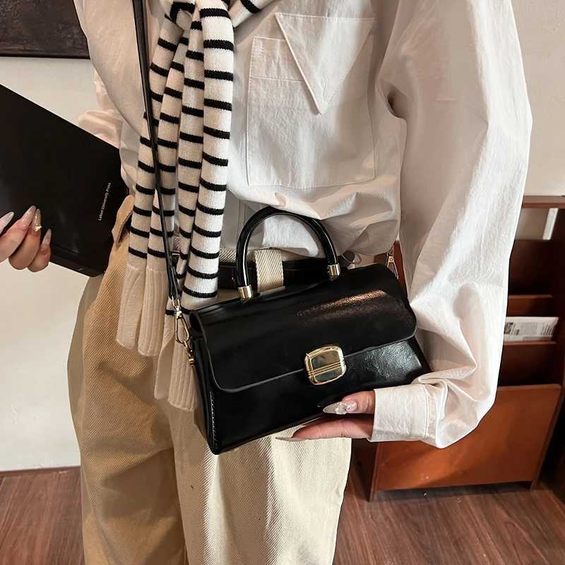 Designer Designer Luxury Short Handle Tote Wen Solid Pu Leather Handbag Lady Brand Flap Shoder Messenger Bags Small Square Sac A Main Y251127