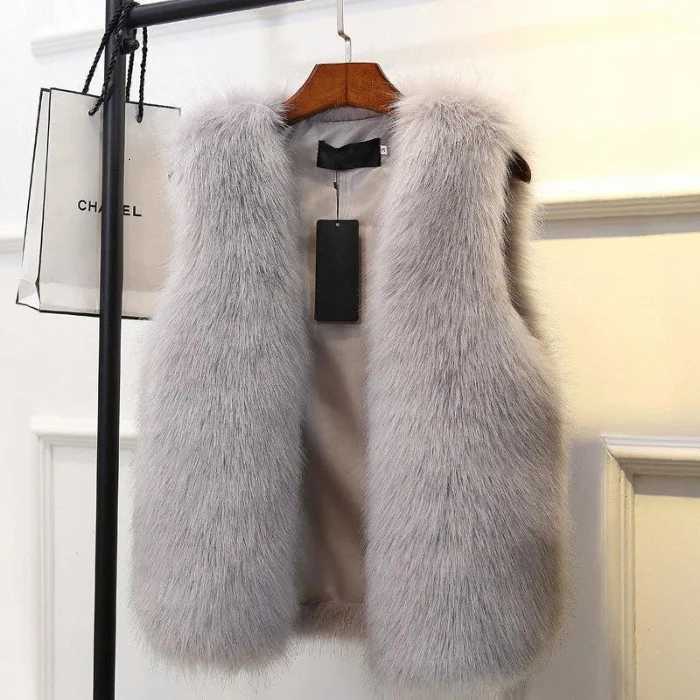 2025 Womens Thickened Warm Fox Fur Vest Spring Autumn Outerwear Cotton Lined Versatile Slimming Faux Fur Backless Tank TopT251128