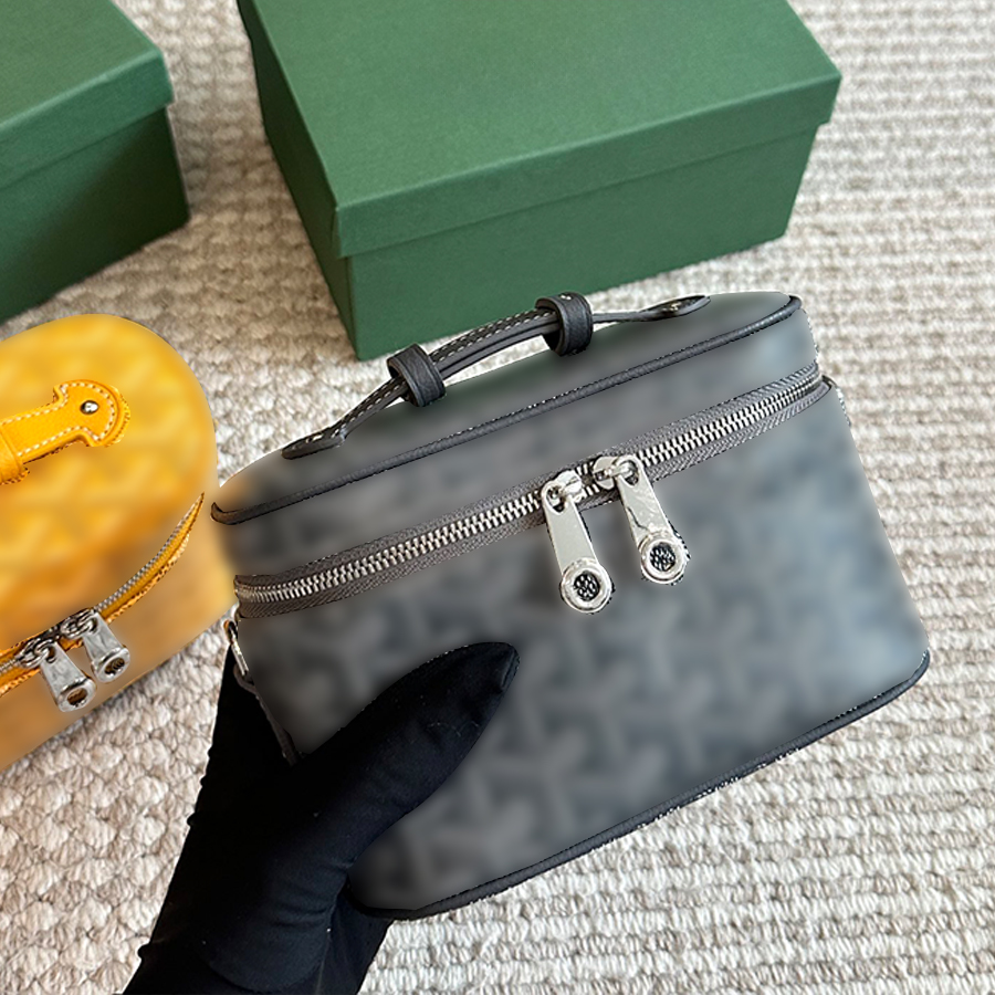 Makeup Bag Designer Unisex Elegant Small Makeup Bag Vanity Bag Fashionable Cosmetic Bag Compact Toiletry Bag Durable High Quality Cosmetic Pouch Reinforced Bottom