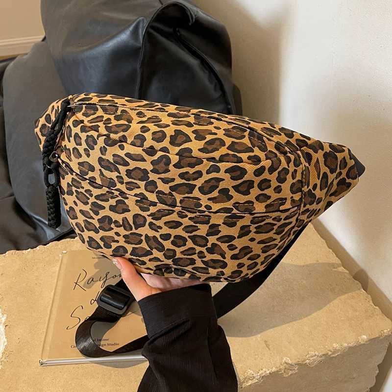 Womens Waist Bag Vintage Chest Bag with Adjustable Shoulder Straps Diagonal Cross Bag Suitable for Travel and Daily UseT251128