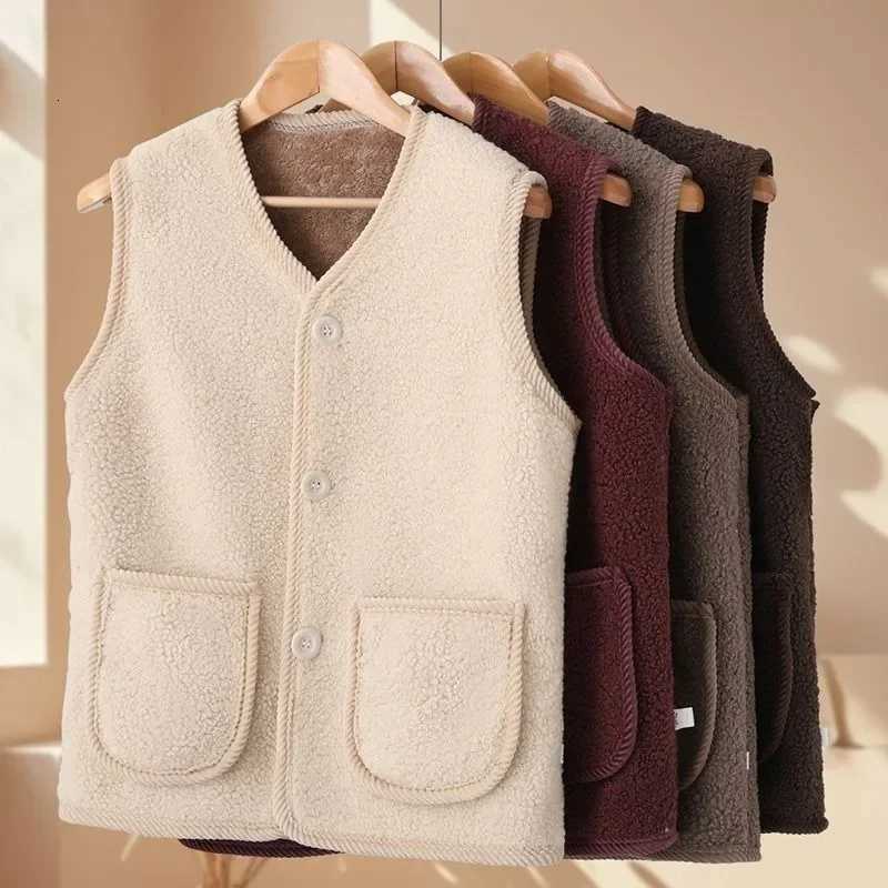 Winter Warm Fleece Vest for Mom Thickened Lamb Wool Waistcoat Outerwear for Elderly Women Autumn and Winter Plus Size InsulatedT251128