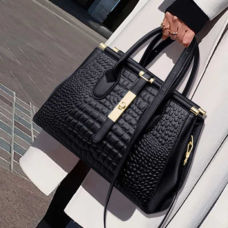 Trendy Cowhide Handbag with Crocodile Pattern on the Surface for Women Large Bag Designer Shoulder Bags Black Purses K251128