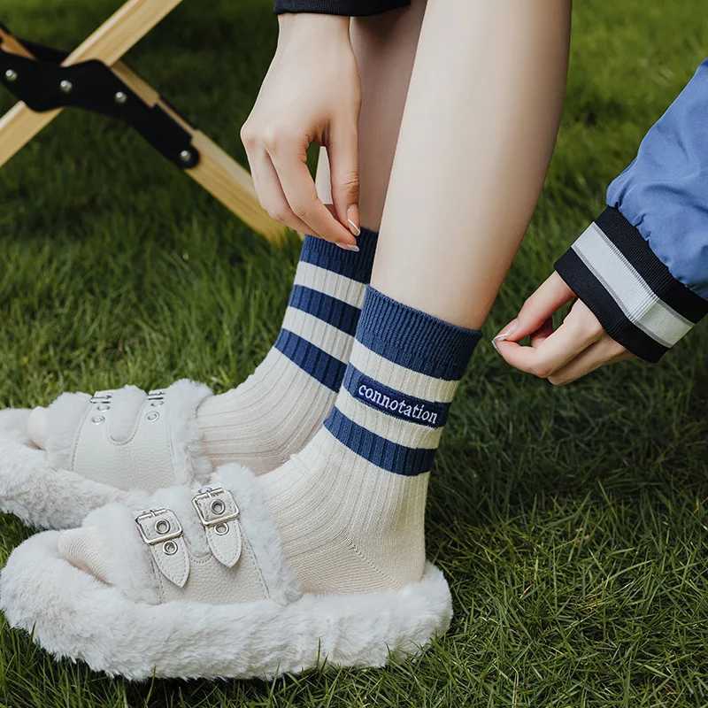 Autumn Women Sports Socks Stripe Fashion Harajuku Hip Hop Female Cotton Sock Unisex Skateboard Street Middle Tube Socks J251128