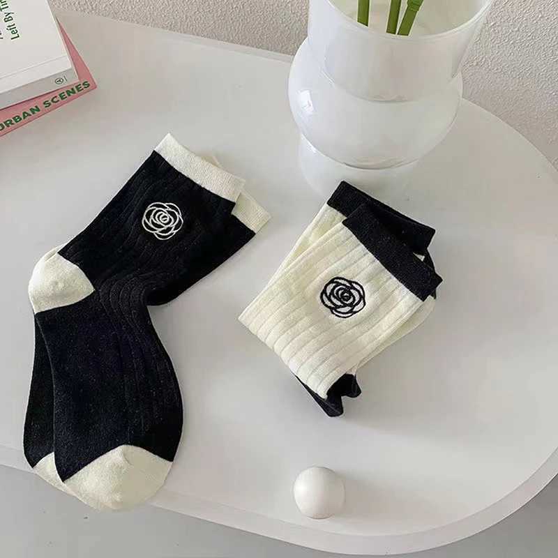 Autumn Women Socks Korean Style Lolita Camellia Sweet Socks Breathable Girls Students Cotton Middle Tube Socks J251128